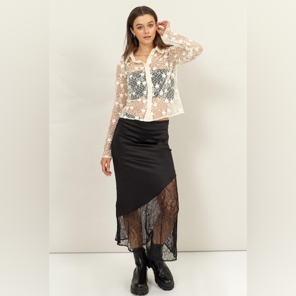 26B. Floral Lace Button Front Blouse - Cream - Picture 3 of 6